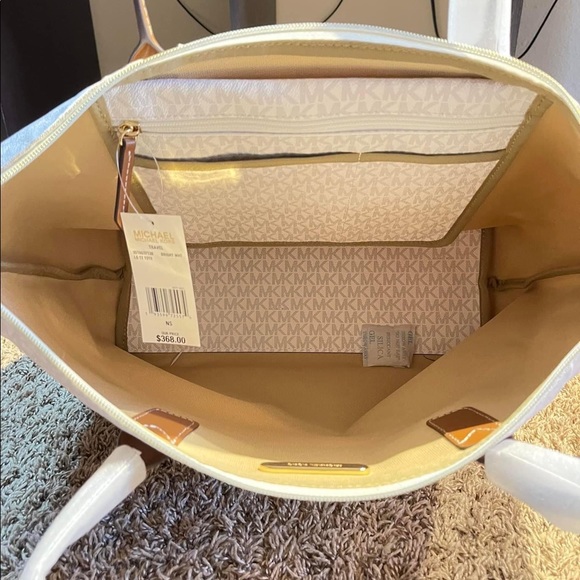 ❌SOLD❌💐💐BRANDNEW TRAVEL EXTRA LARGE TOTE💐💐 - Picture 2 of 6